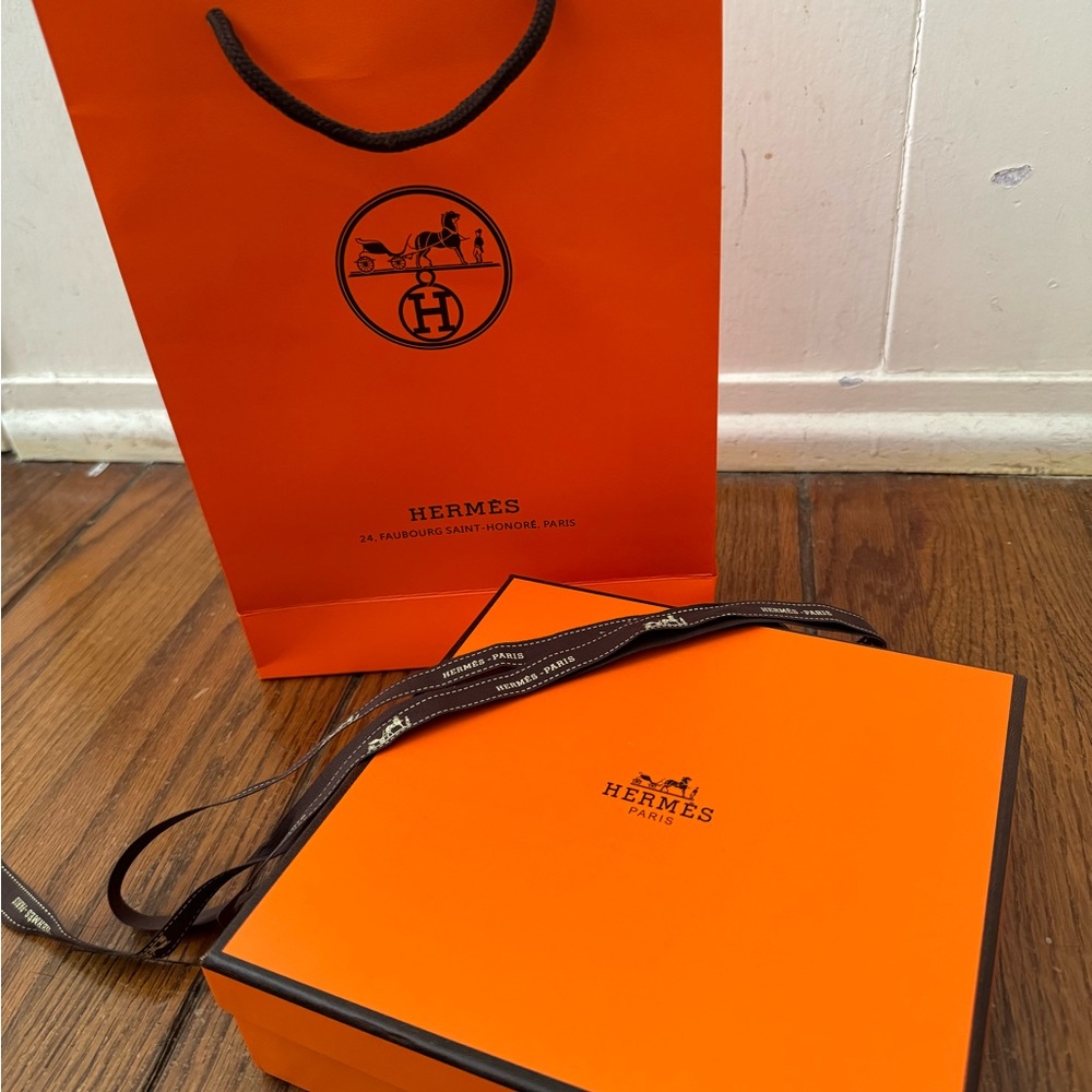 Hermès square gift box, tissue, ribbon and gift bag